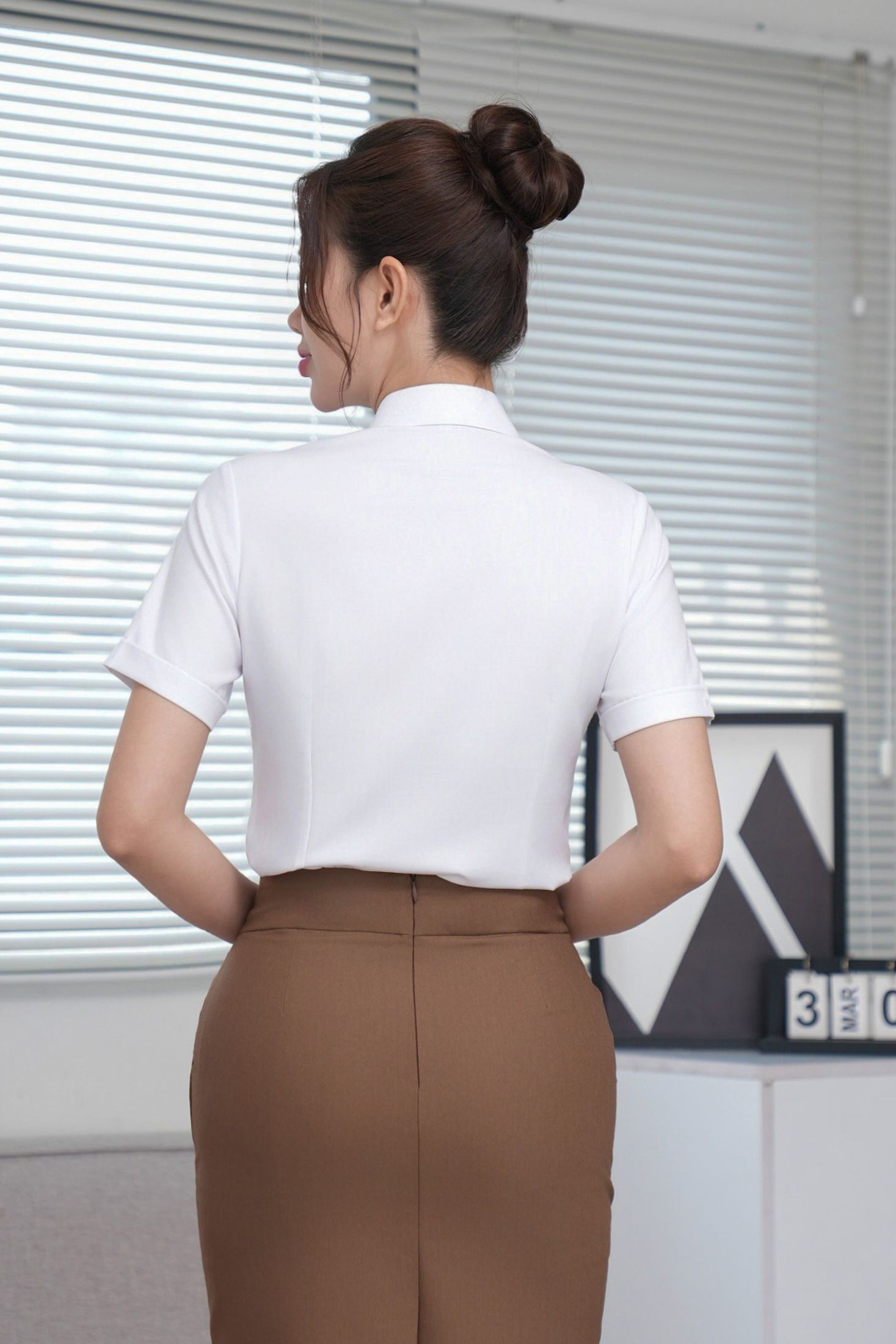 Áo sơ mi nữ 25ASW-282 ngắn tay chất liệu modal họa tiết gân sọc form slimfit có nẹp khuy Thái Hòa